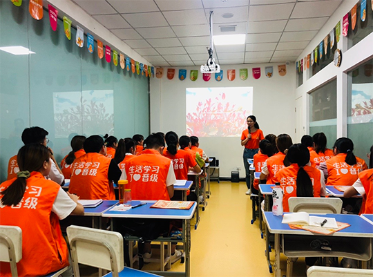 小县城小学生托管班怎么打造精英教师团队